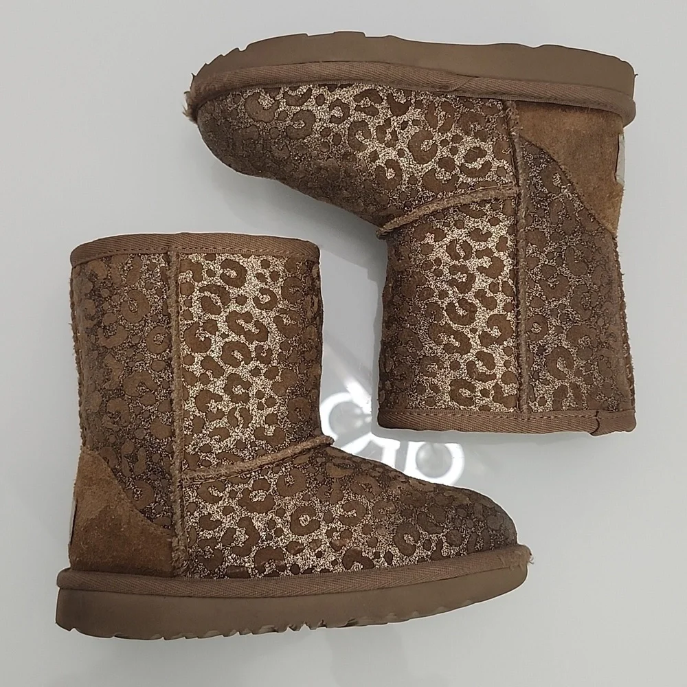 UGG Big Kids Chestnut Classic II Glitter Leopard Boots - Picture 7 of 8